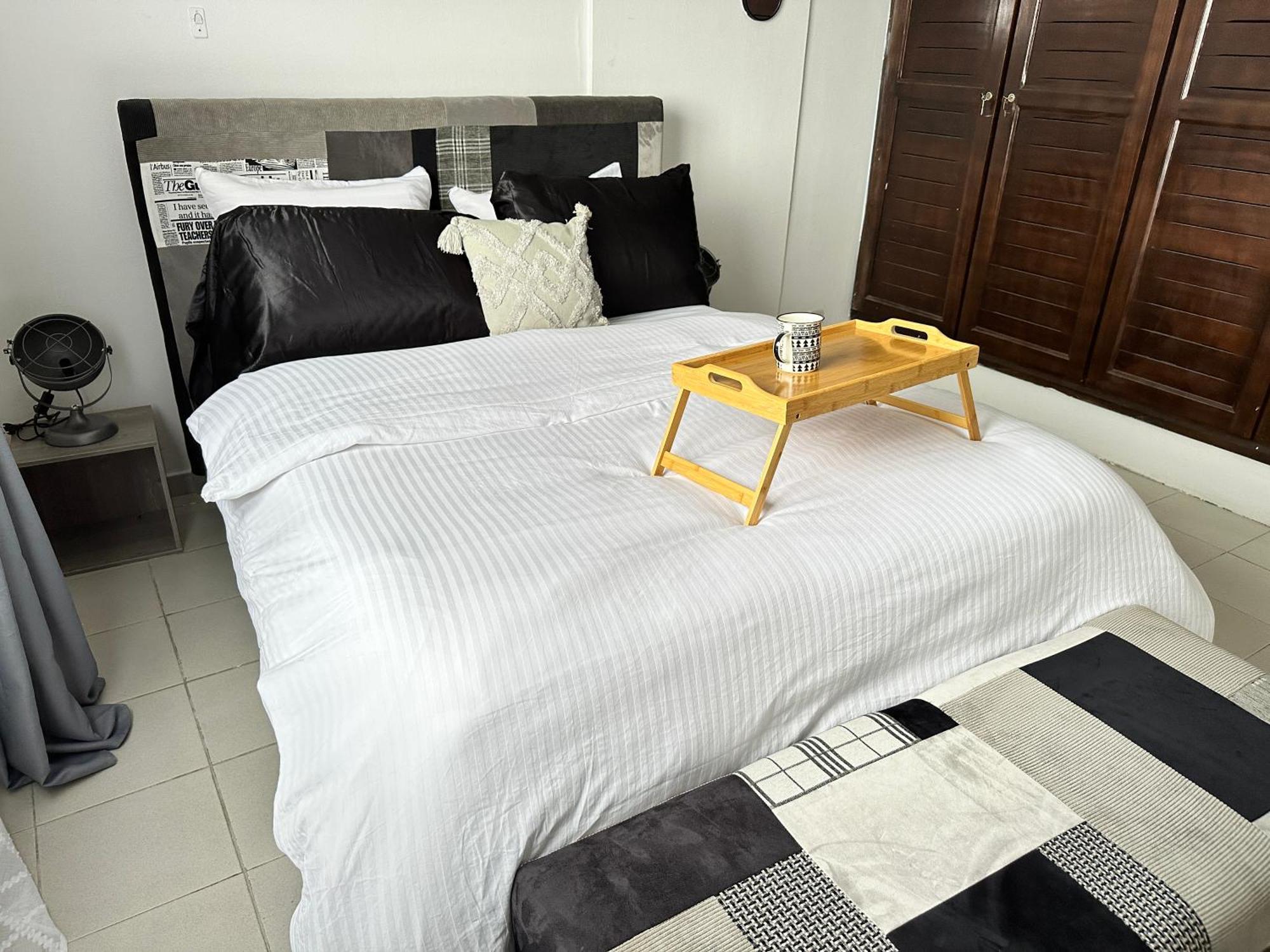 Living 1Bed -Spacious Fully Equipped - Lively Area Apartment Abidjan Exterior photo